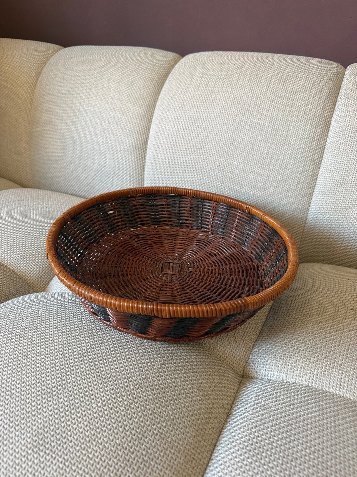 Decoratieve rieten schaal - Bruin met zwart accent, Ophalen, Gevlochten, Schaal, Rond