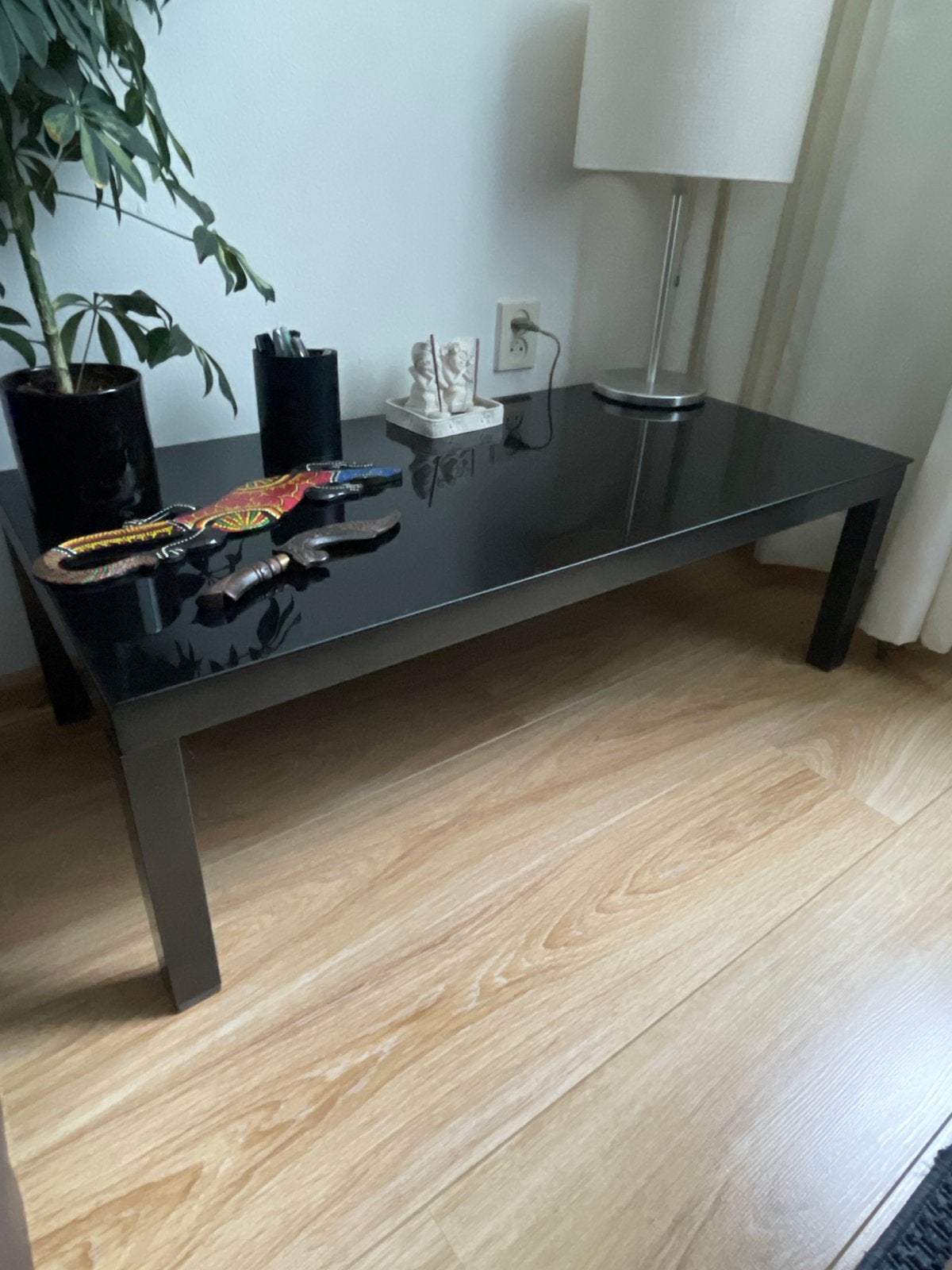 Zwarte salontafel met glanzend blad, Ophalen, Gebruikt, 100 tot 150 cm, 50 tot 100 cm