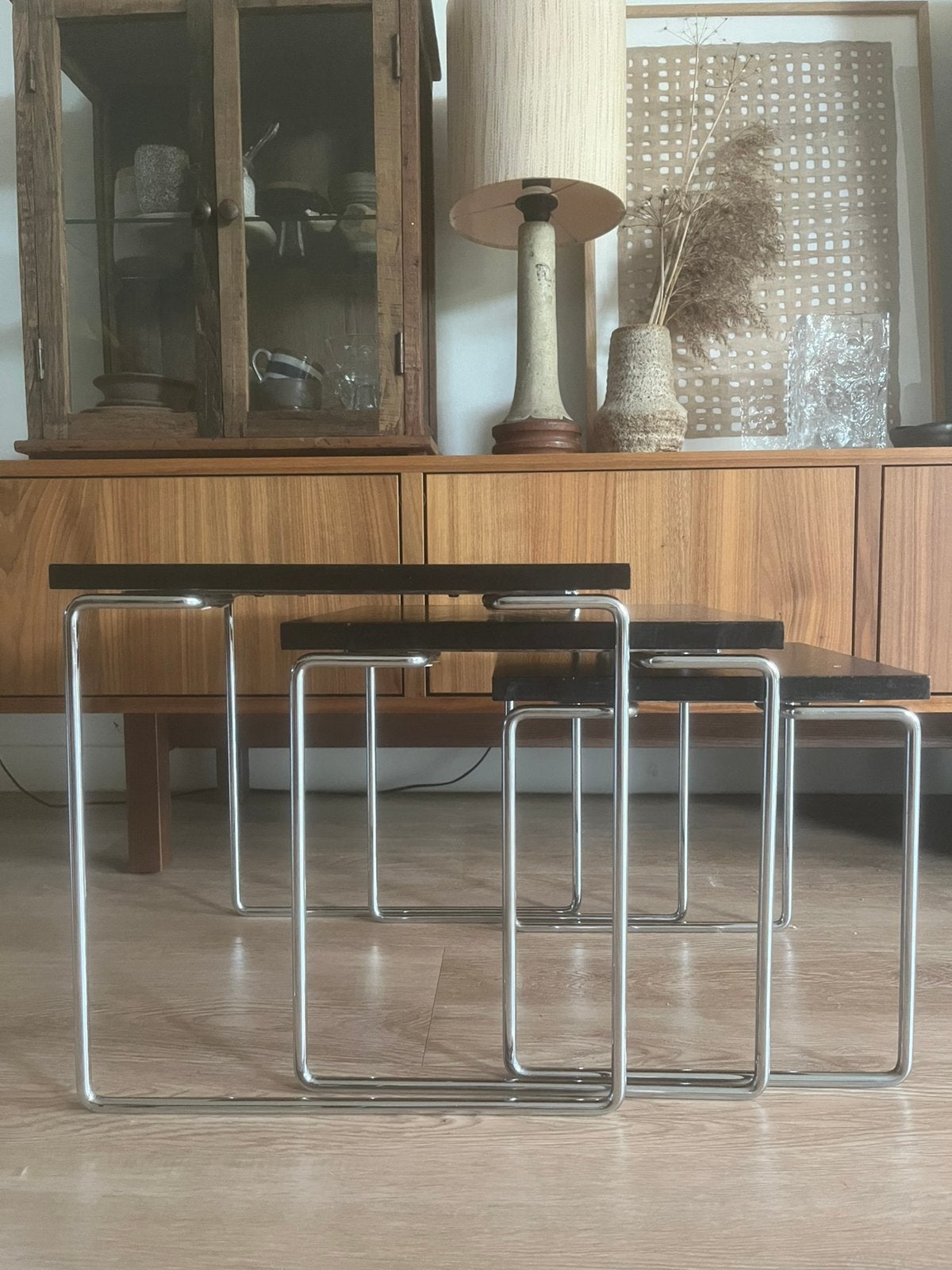Vintage Brabantia? mimiset 3 bijzettafels zwart blad, Ophalen, Minder dan 45 cm, Metaal of Aluminium, Tweedehands