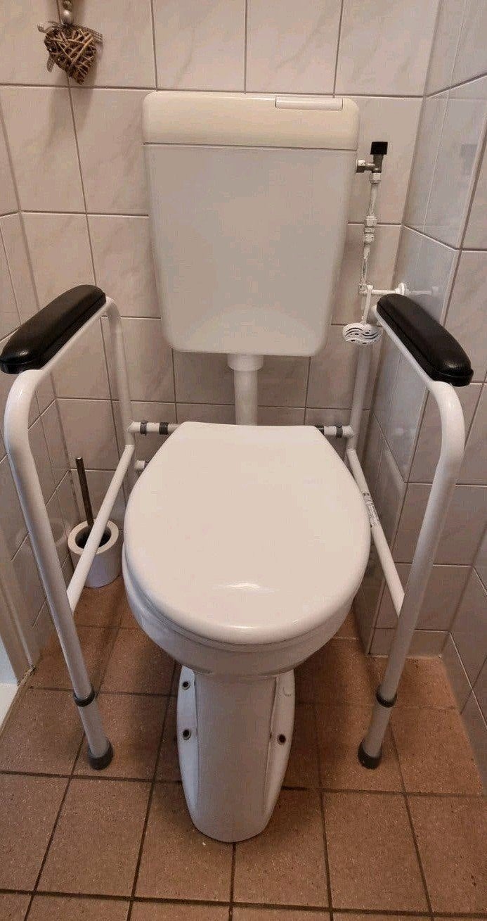 Toiletsteun toiletframe toiletbeugel rek sta-op-hulp, Ophalen, Zo goed als nieuw