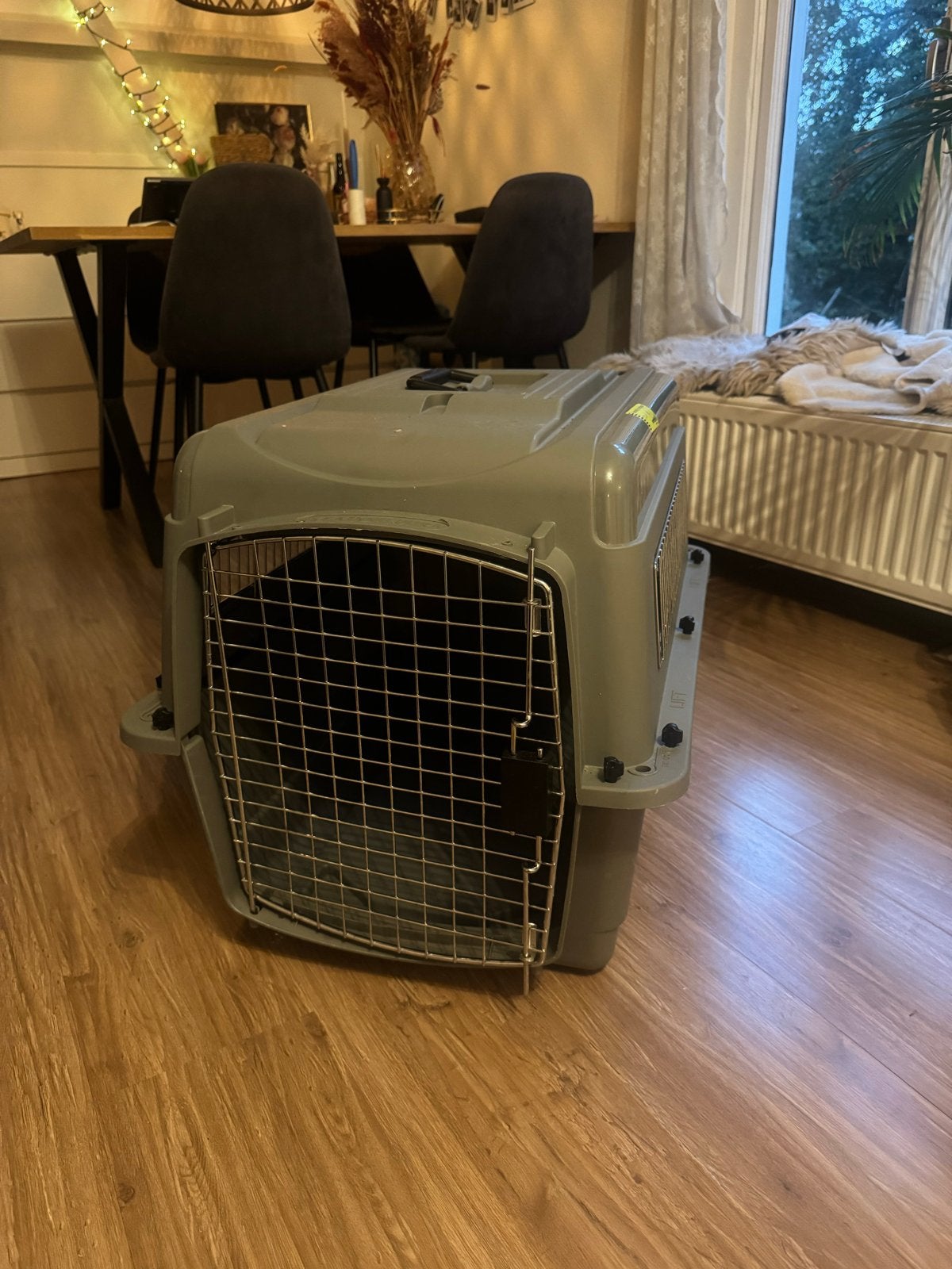 Petmate IATA approved kennel 28” M, Ophalen, Zo goed als nieuw