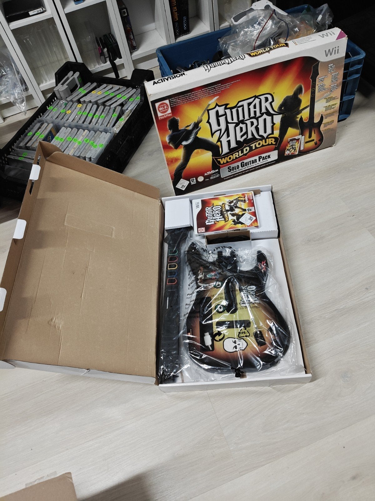 Guitar Hero World Tour Solo Guitar Pack Wii CIB, Muziek, Support@activision.com, Activision, 1 speler