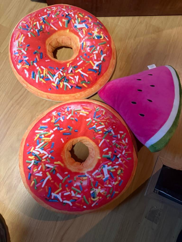 Donut kussens 2 stuks en kussen meloen, Huis en Inrichting, Woonaccessoires | Kussens, Ophalen of Verzenden, Zo goed als nieuw
