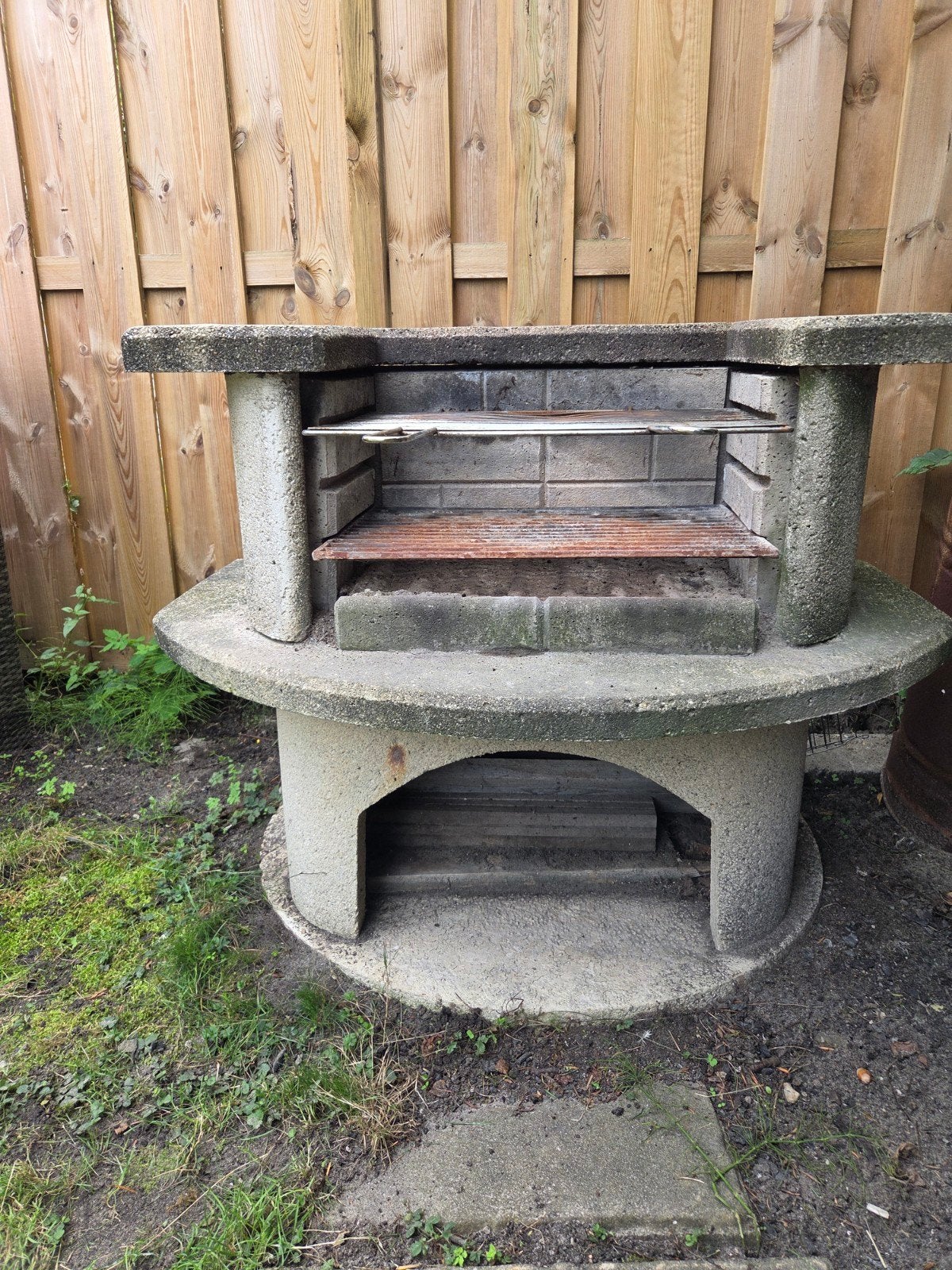 Betonnen barbecue voor buiten, Ophalen, Gebruikt, Onbekend