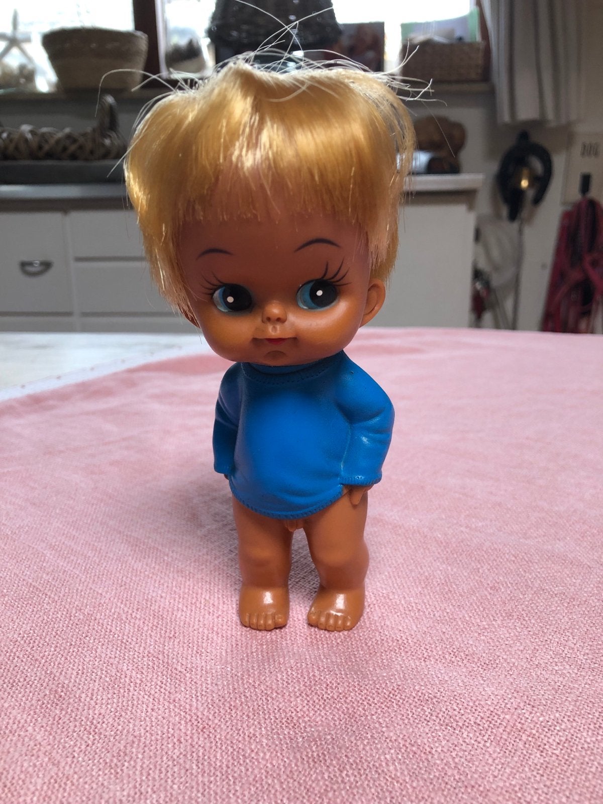 Vintage popje met Blond Haar en Blauw Shirtje-NIEUW, Ophalen of Verzenden, Nieuw, Babypop