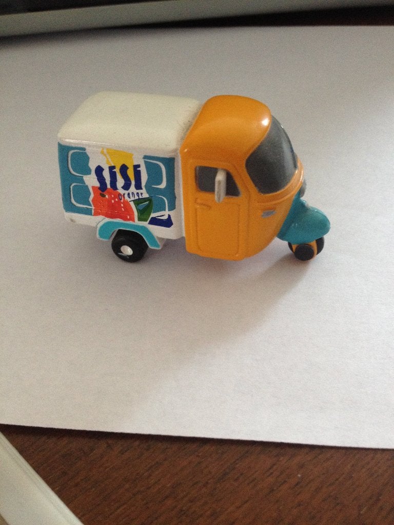 Mini Sisi Auto op schaal, Ophalen