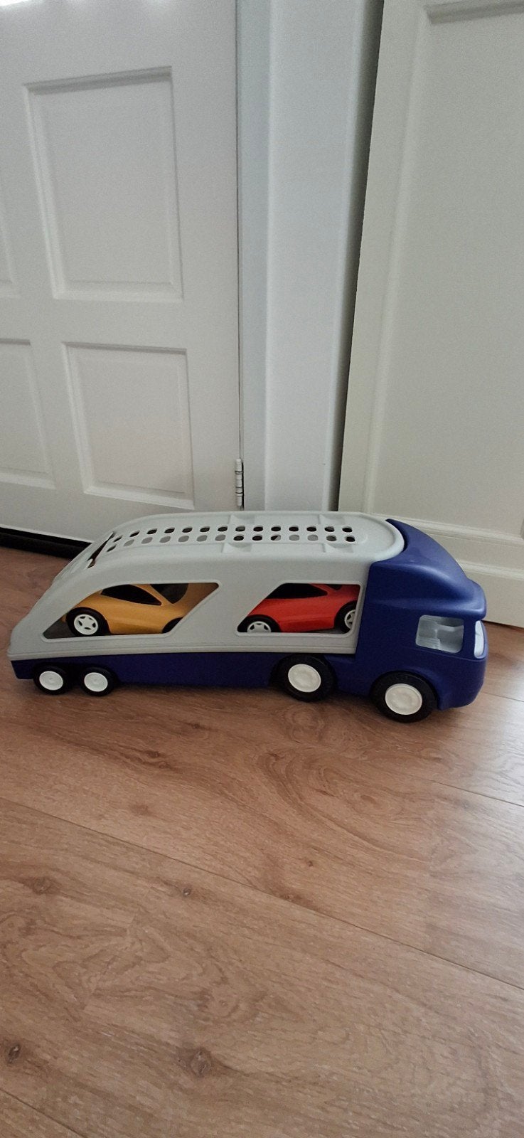 Grote speelgoed autotransporter + 2 auto's, Ophalen of Verzenden, Zo goed als nieuw