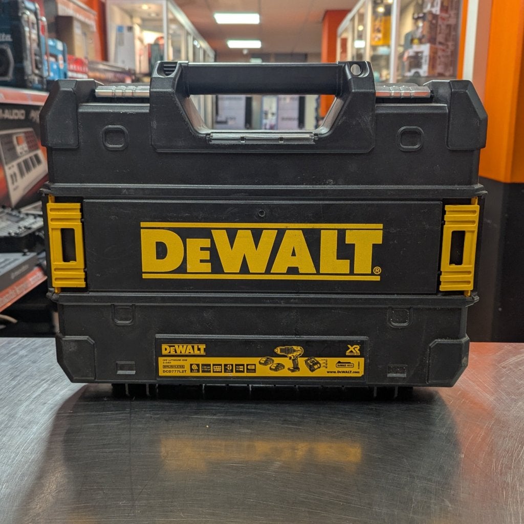 DeWALT DCD777L2T Accu Schroefboormachine 18V XR 3.0Ah, Dewalt, Zo goed als nieuw, Support@dewalt.com, 701 E. Joppa Road
Towson, MD 21286
USA
