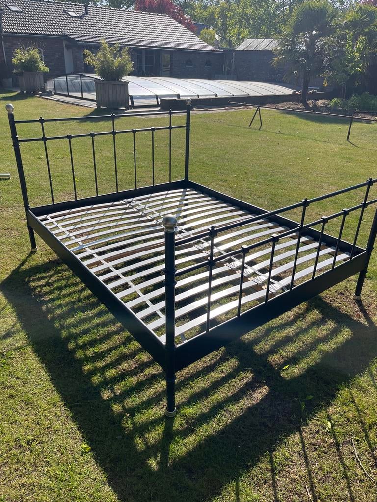 Zwart metalen spijlenbed met lattenbodem, Ophalen, Zwart, Tweepersoons, Zo goed als nieuw