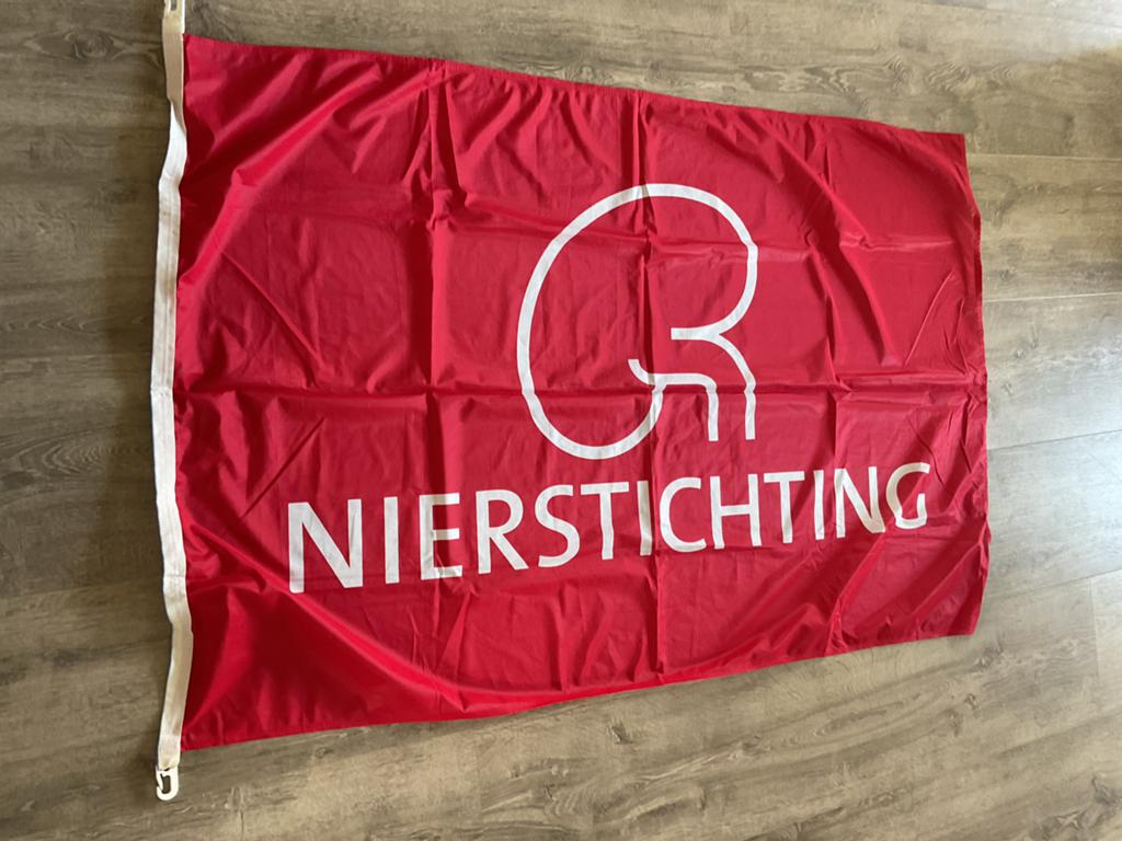 Vlag nier stichting, Diversen, Vlaggen en Wimpels, Ophalen of Verzenden, Zo goed als nieuw