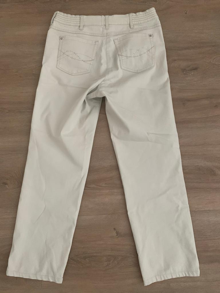 Lichte beige broek met strass details, Maat 38/40 (M), Beige, Nieuw, Ophalen of Verzenden