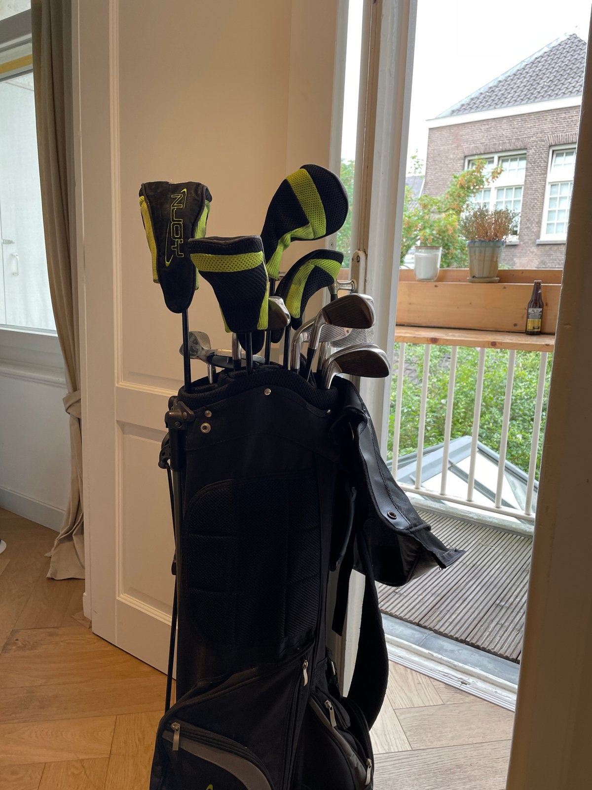 Njoy Golfset compleet met tas, ballen en tees, Sport en Fitness, Golf, Ophalen of Verzenden, Gebruikt, Set, Overige merken