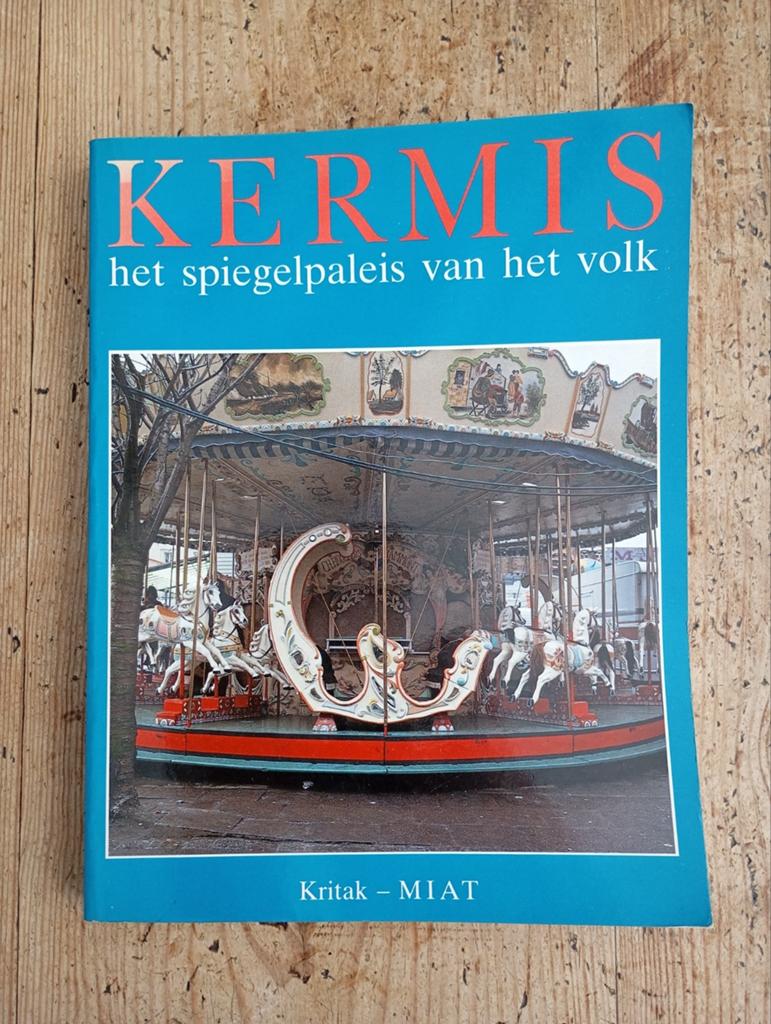 Vintage Boek Spiegel paleis v h Volk, Ophalen of Verzenden, Gelezen