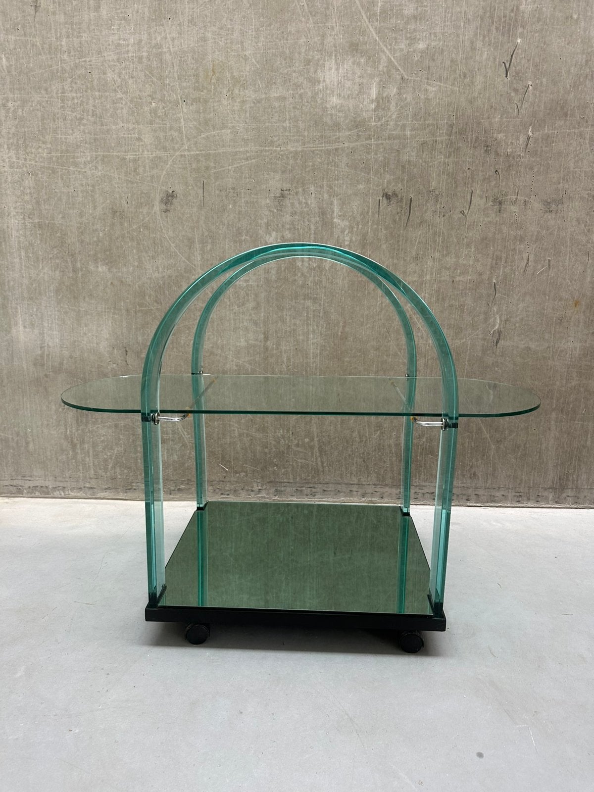 Gebogen groene glazen barwagen van FIAM - Italië - jaren ‘80, Huis en Inrichting, Ophalen, Gebruikt, FIAM, X