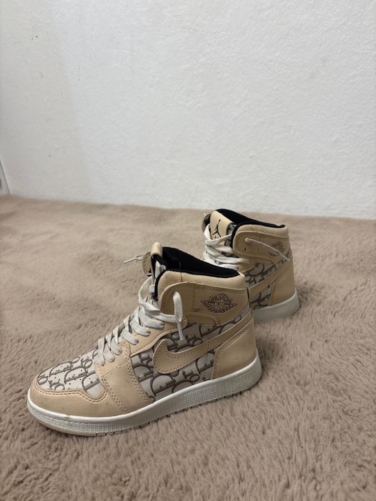 Jordan 1 Dior Kids Sneakers - Zo goed als nieuw, Ophalen of Verzenden, Zo goed als nieuw, Jongen of Meisje, Schoenen