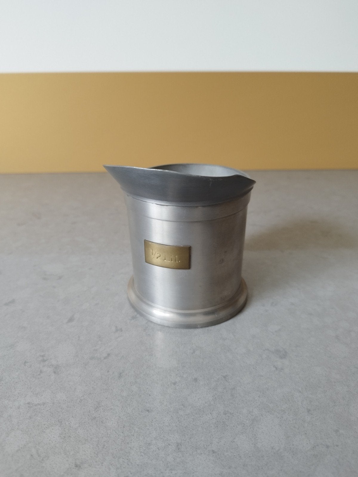 Maatbeker van tin, 1/2 liter

Onde, Ophalen of Verzenden