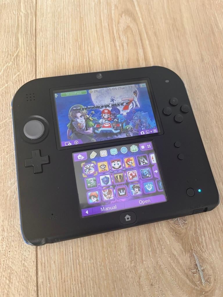 Nintendo 2ds Donker Blauw + hoes + veel spellen, 1 speler, Eén computer, Ophalen of Verzenden, Zo goed als nieuw