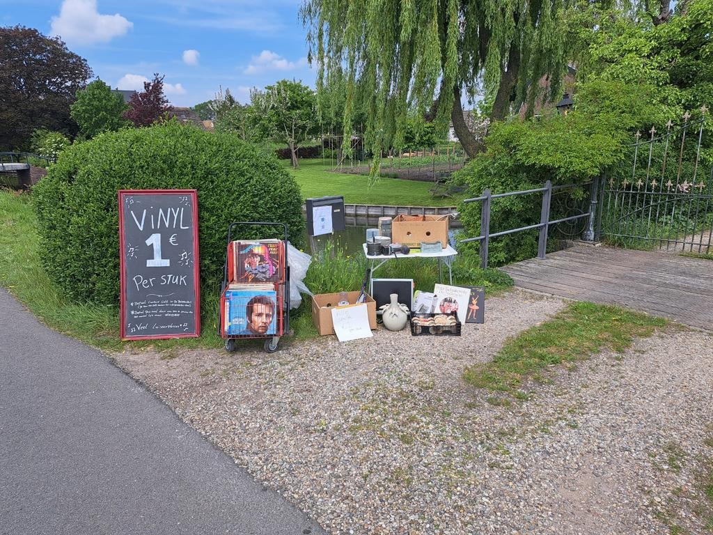 Lp's en andere spulletjes langs de weg €1 per stuk Zo 17 mei, Diversen, Rommelmarktspullen, Ophalen of Verzenden