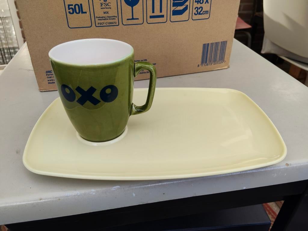 Oxo beker of mok met bijbehorend dienblad, Ophalen of Verzenden, Overige stijlen, Kop(pen) en/of Schotel(s)