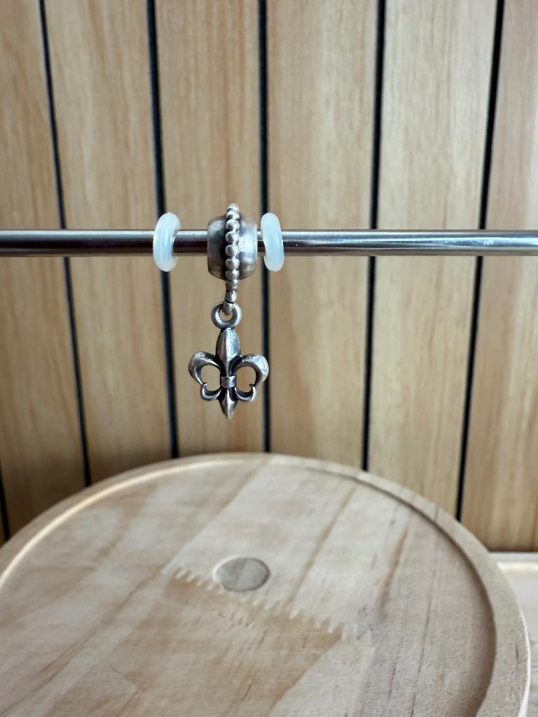 Pandora bedel hanger Franse lelie zilver, Ophalen of Verzenden, Zo goed als nieuw, Zilver, Pandora