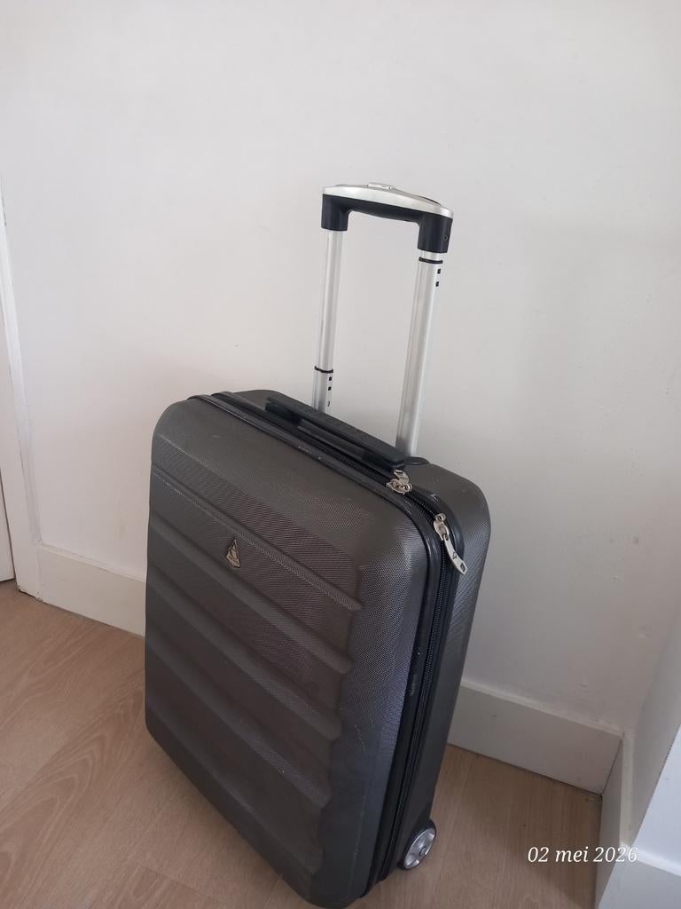 4 koffers, 55x40x20 cm, waarvan 1 gerepareerd, Ophalen, Wieltjes, Gebruikt, 50 tot 60 cm