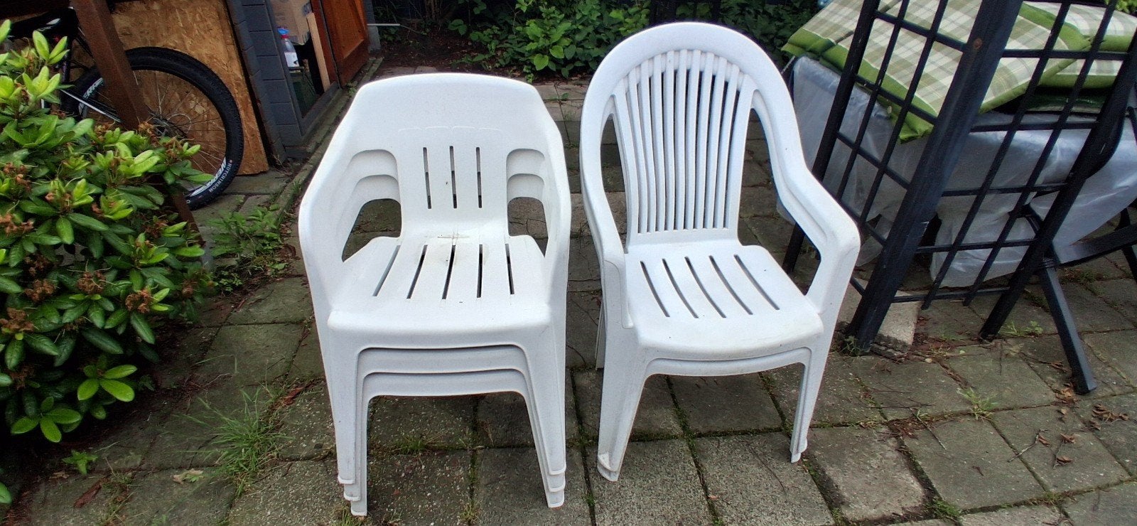 Witte kunststof tuinstoelen (stapelbaar), Ophalen