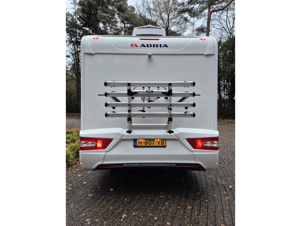 Adria Matrix 670 SL TWINBED hefbed 5pers AIRCO Solar, Caravans en Kamperen, Campers, Chemisch toilet, Afzuigkap, Luifel, Vloeistofverwarming