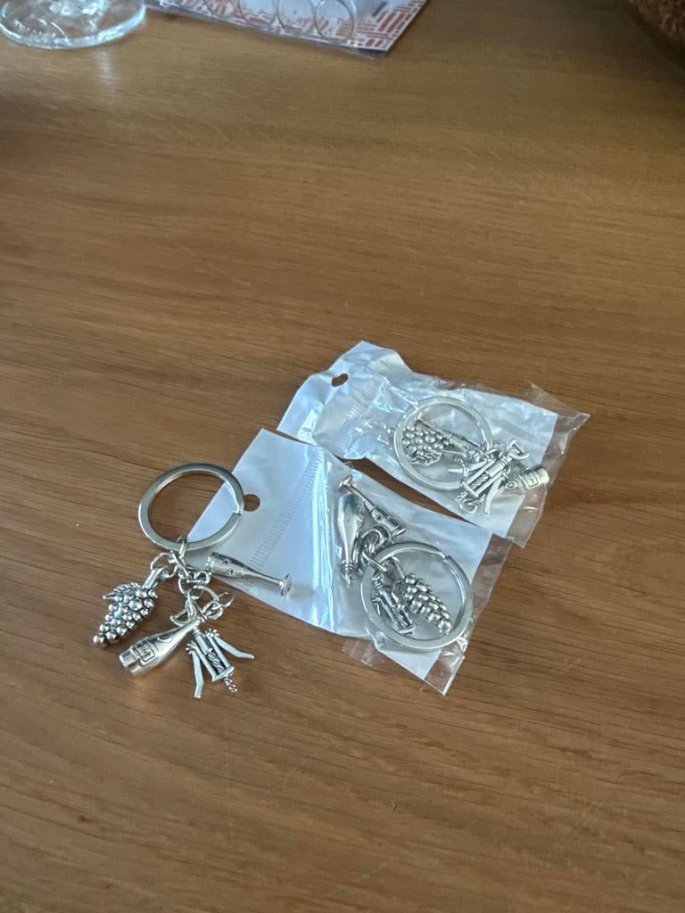 3x Sleutelhanger met wijnsymbolen - Prijs per stuk, Verzamelen, Sleutelhangers, Ophalen of Verzenden, Nieuw, Overige typen
