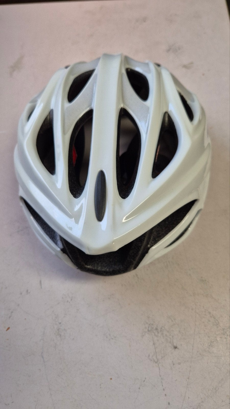 Witte fietshelmen maat 54-58. Agu en Bell, Fietsen en Brommers, Ophalen, Gebruikt, M, Zie foto's