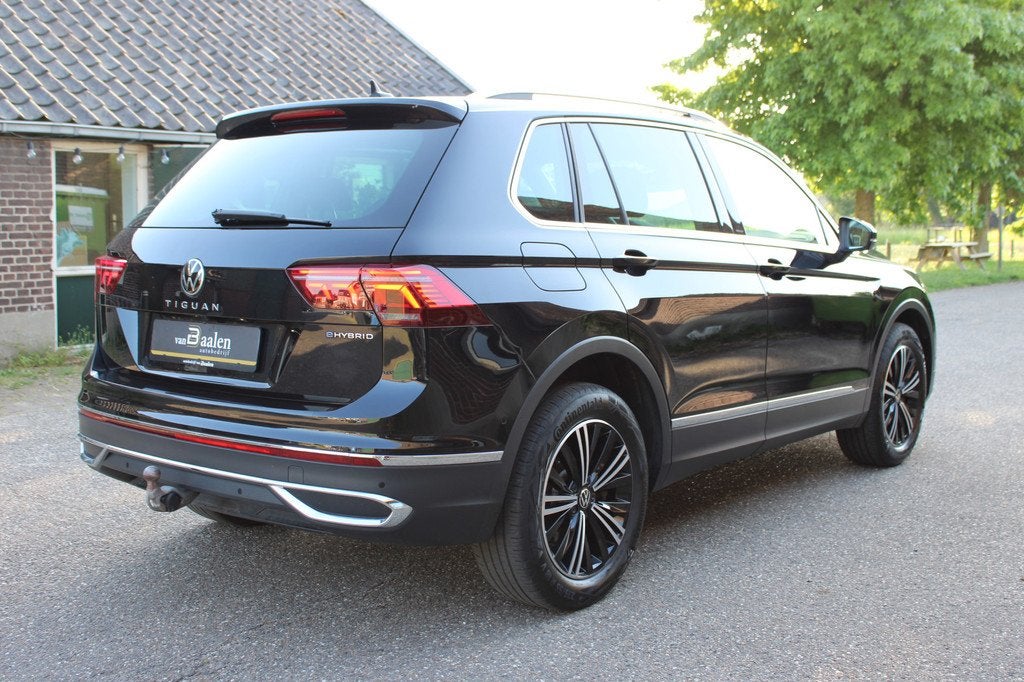 Volkswagen Tiguan 1.4 TSI eHybrid ELEGANCE SOh 91,1% NAVI IQ, Auto's, 1716 kg, 4 cilinders, Alcantara, Zwart
