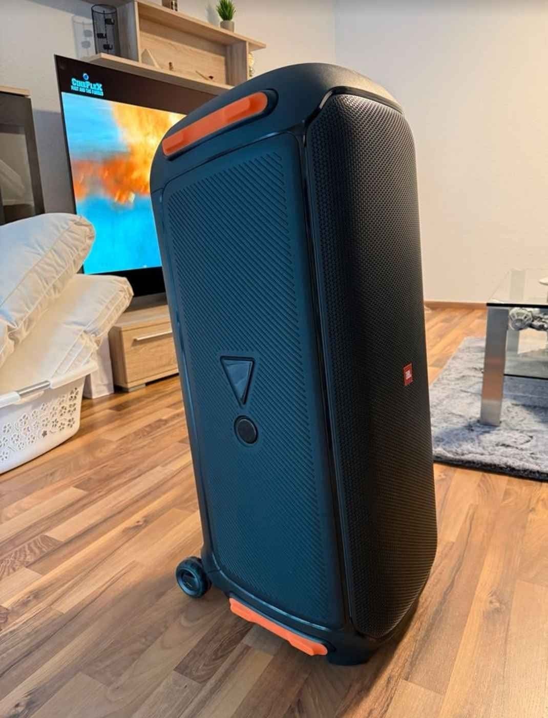 JBL PartyBox 710 te huur – Feestje, verjaardag, BBQ, Ophalen, Zo goed als nieuw, Center speaker, JBL