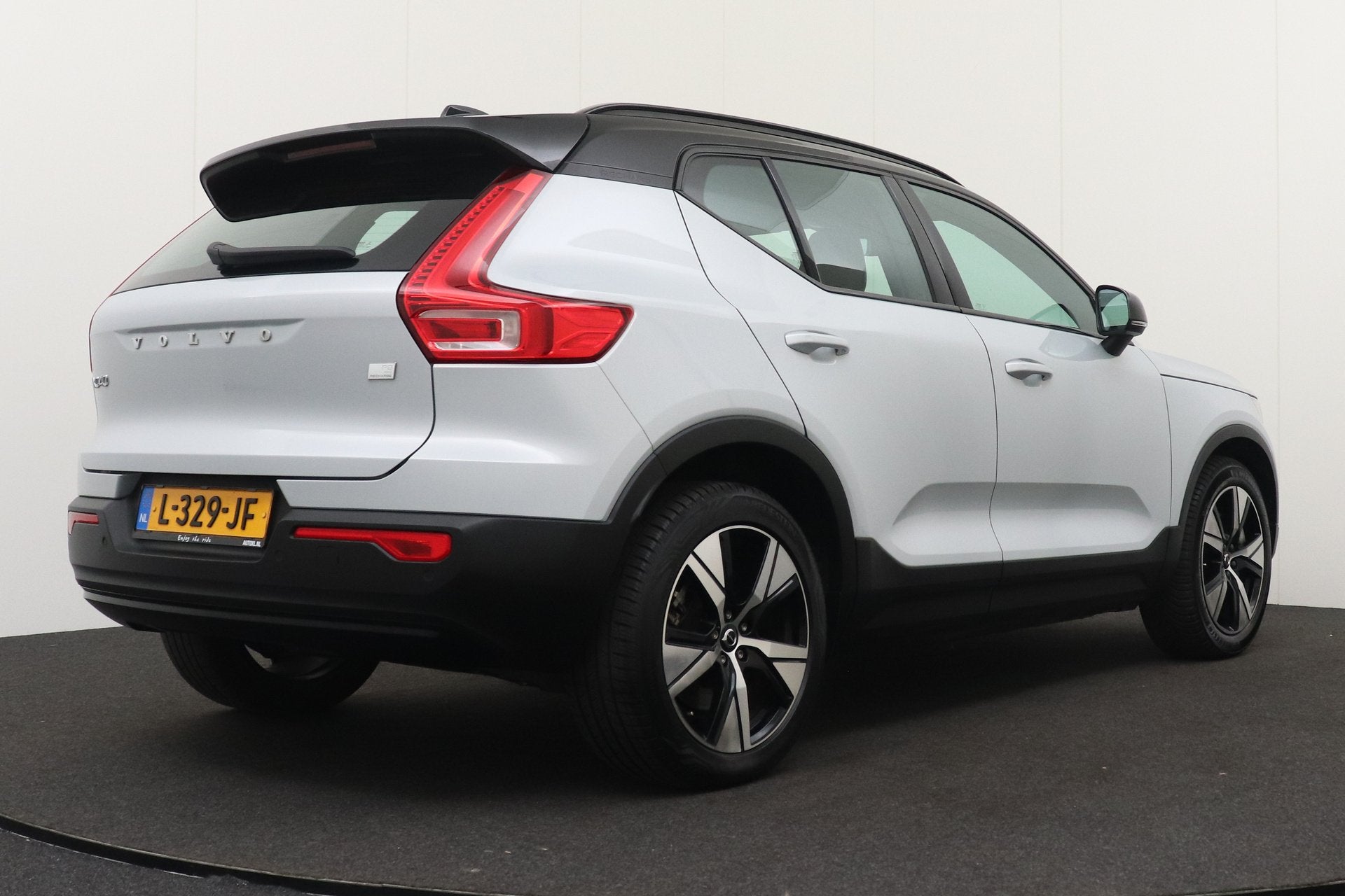 Volvo XC40 Recharge P8 408 PK AWD R-Design (95% SOH) Adap. C, Auto's, Volvo, Gebruikt, Origineel Nederlands, 416 km, Vierwielaandrijving