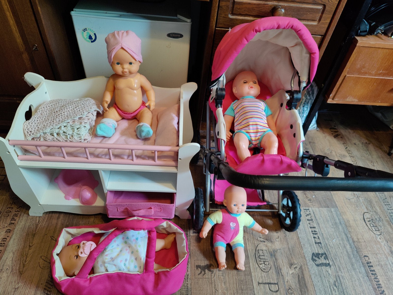 Poppen en accessoires: kinderwagen, bedje, draagzak, Ophalen, Gebruikt, Babypop