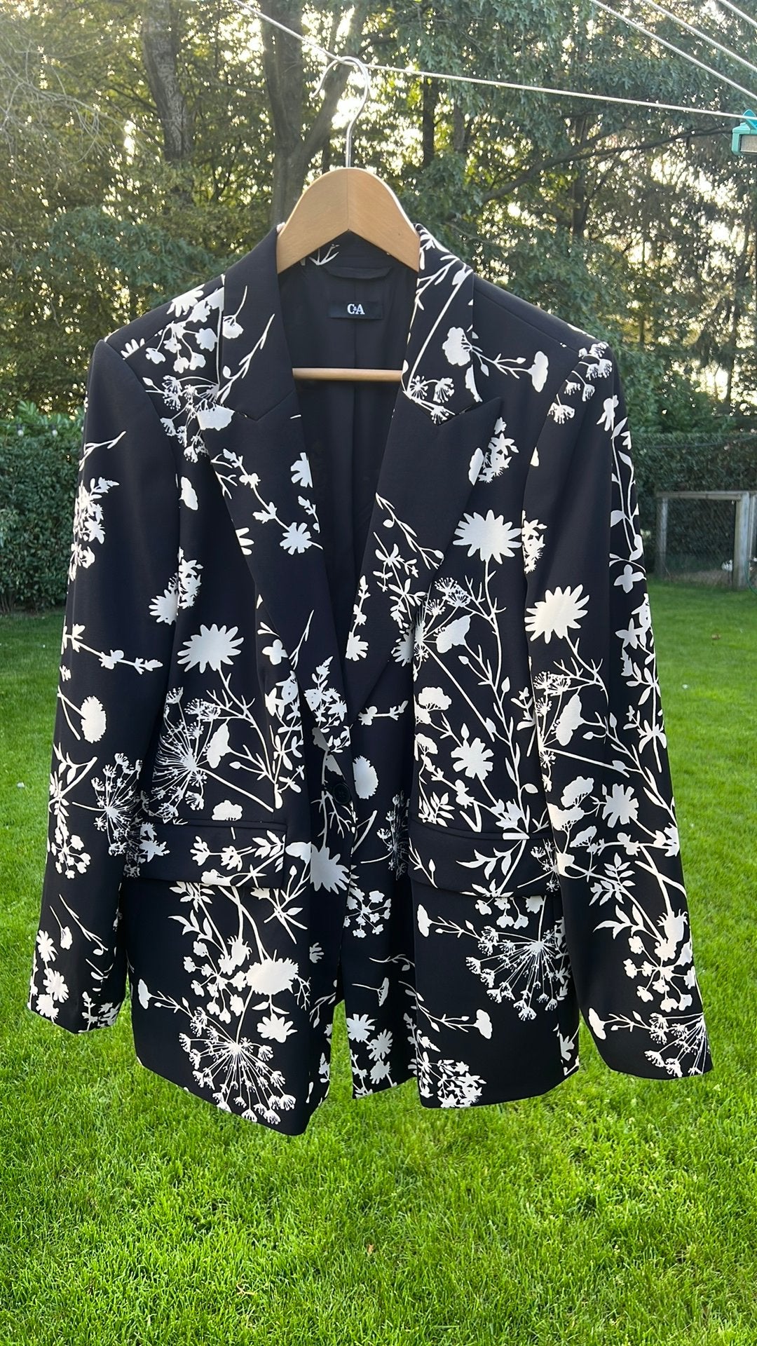 Dames blazer  zwart met ecru kleur bloemen mt 48, Ophalen of Verzenden, Zo goed als nieuw, Maat 46/48 (XL) of groter, Zwart