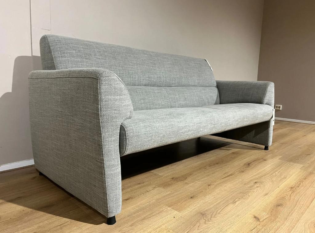 Montel Mondi (showroom), Minder dan 75 cm, 150 tot 200 cm, Ophalen of Verzenden, Rechte bank