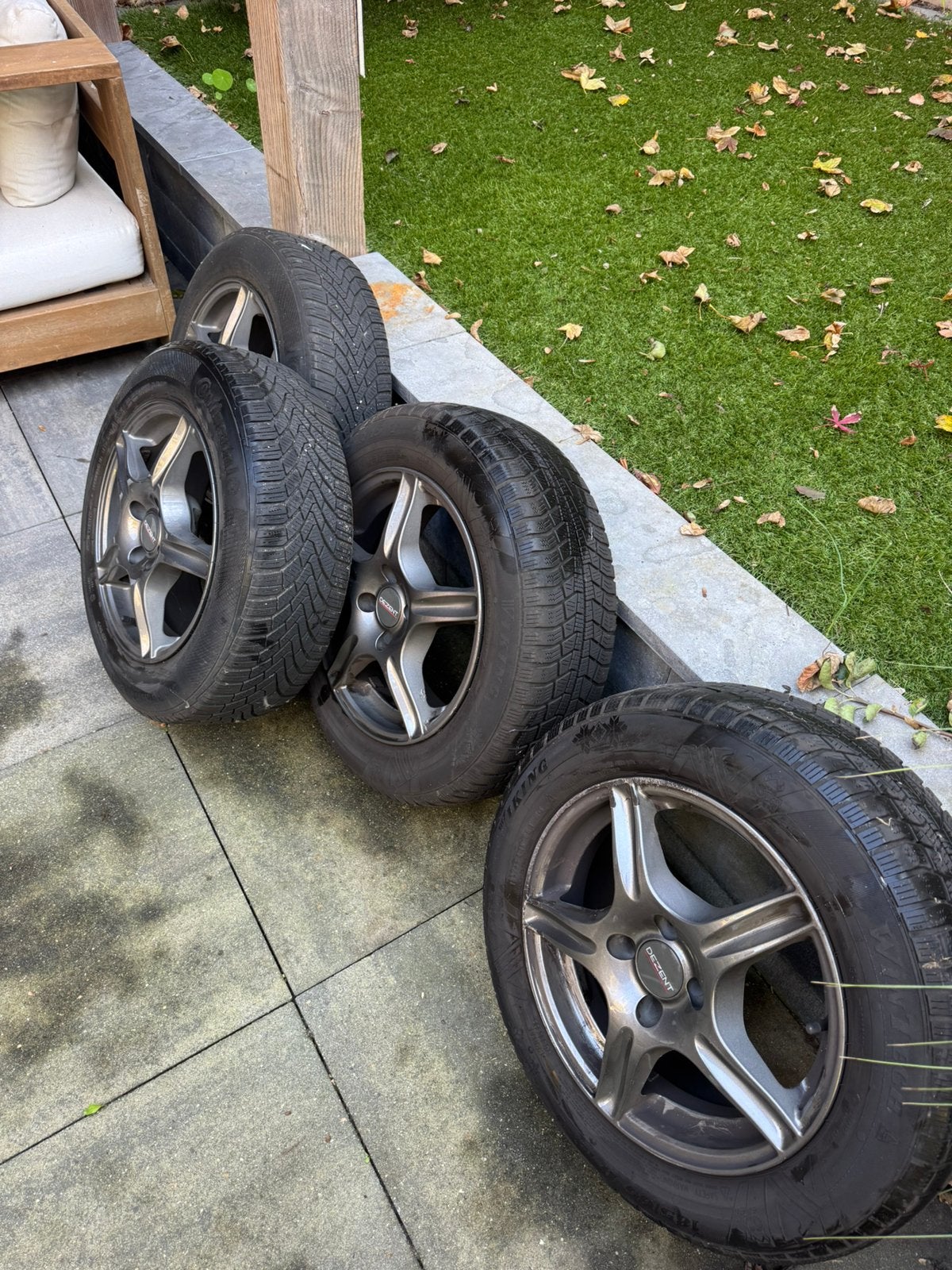 Goede 15 inch DEZENT velgen + winterbanden (185/65 R15), Ophalen, 15 inch, Banden en Velgen, 185 mm