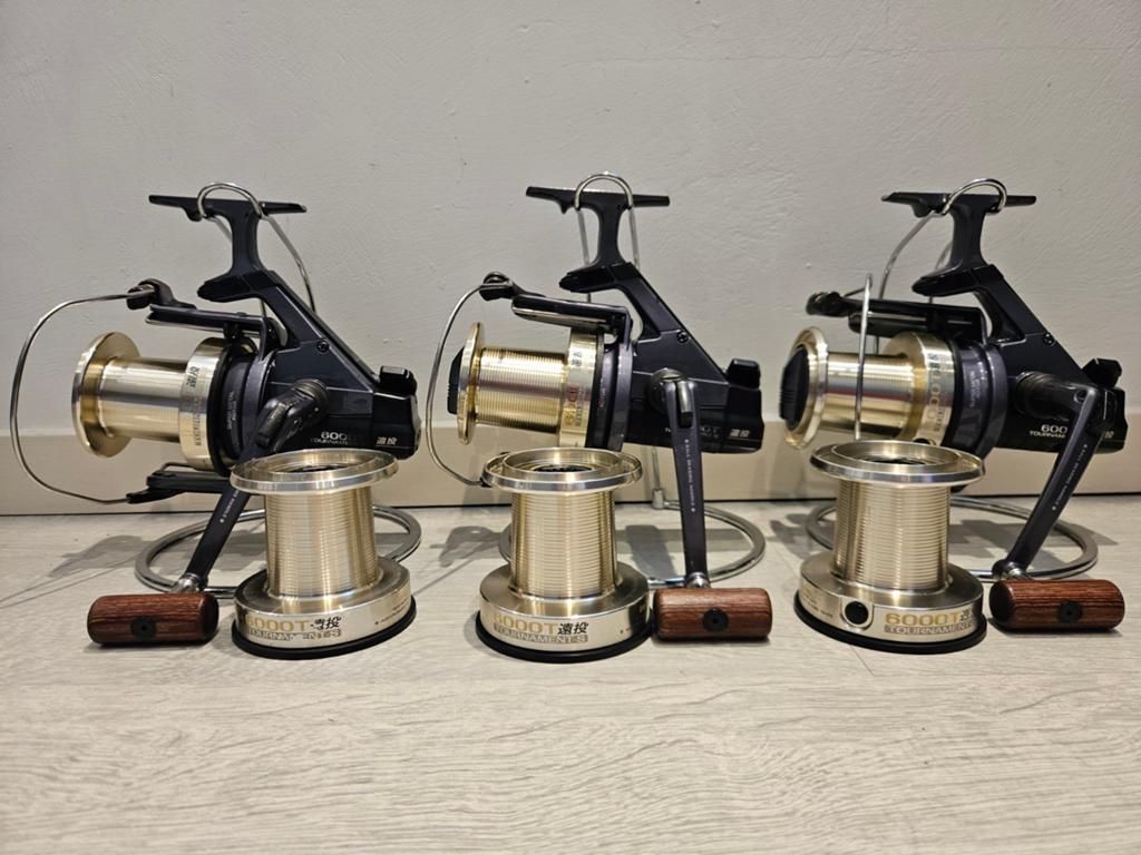 3 Daiwa Whisker Tournament 6000T 3 Spoelen, Ophalen of Verzenden, Zo goed als nieuw