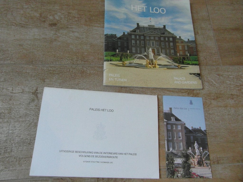 Boek : “het Loo” met beschrijving interieurs, Stichting ’t Konings Loo, Ophalen of Verzenden, Reisgids of -boek, Benelux