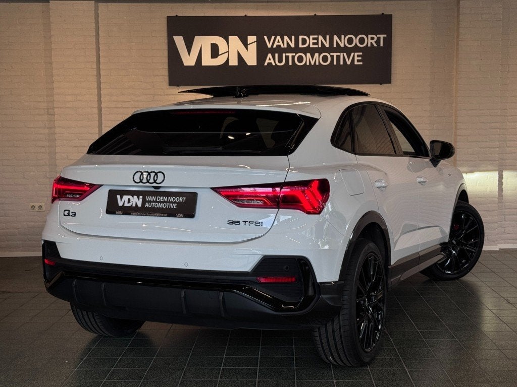 Audi Q3 SPORTBACK 35 TFSI S-Line Edition Black Pano Sfeerv C, Auto's, Automaat, 4 cilinders, Wit, Bedrijf