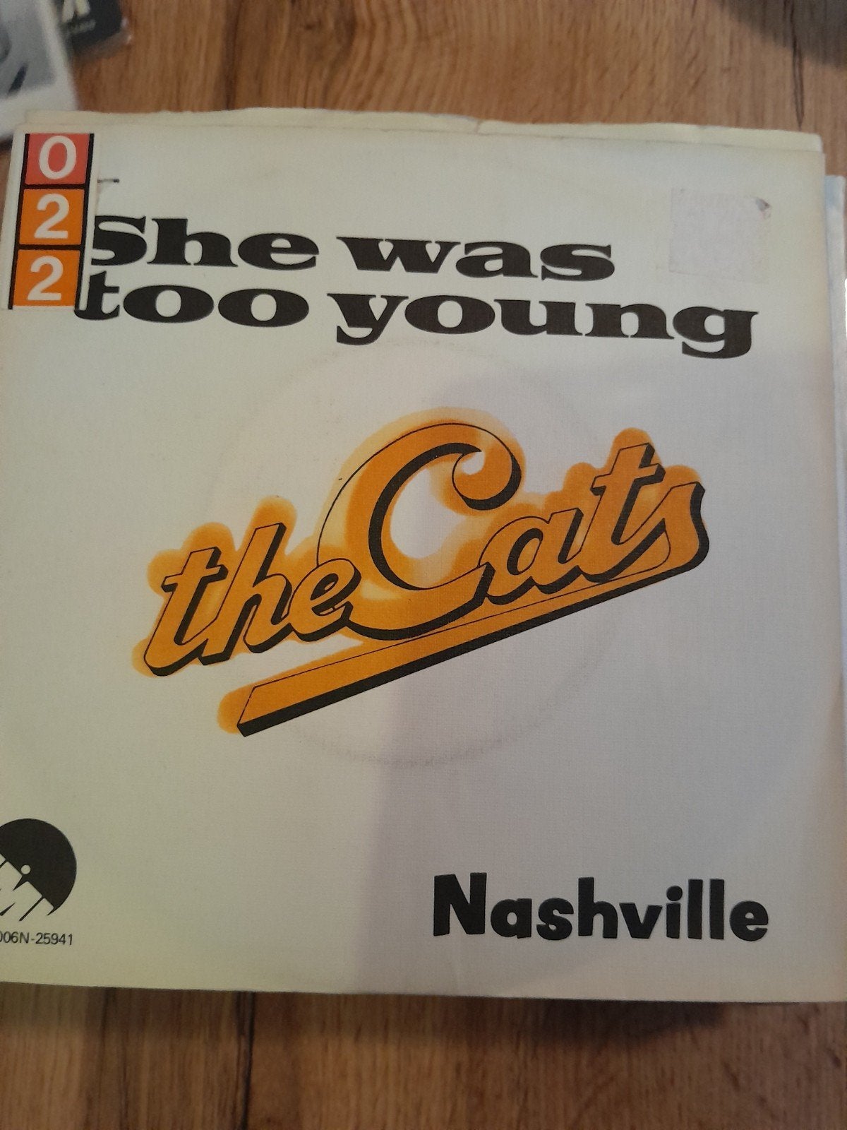 the cats 7 inch she was too young, Ophalen of Verzenden, Zo goed als nieuw, Pop