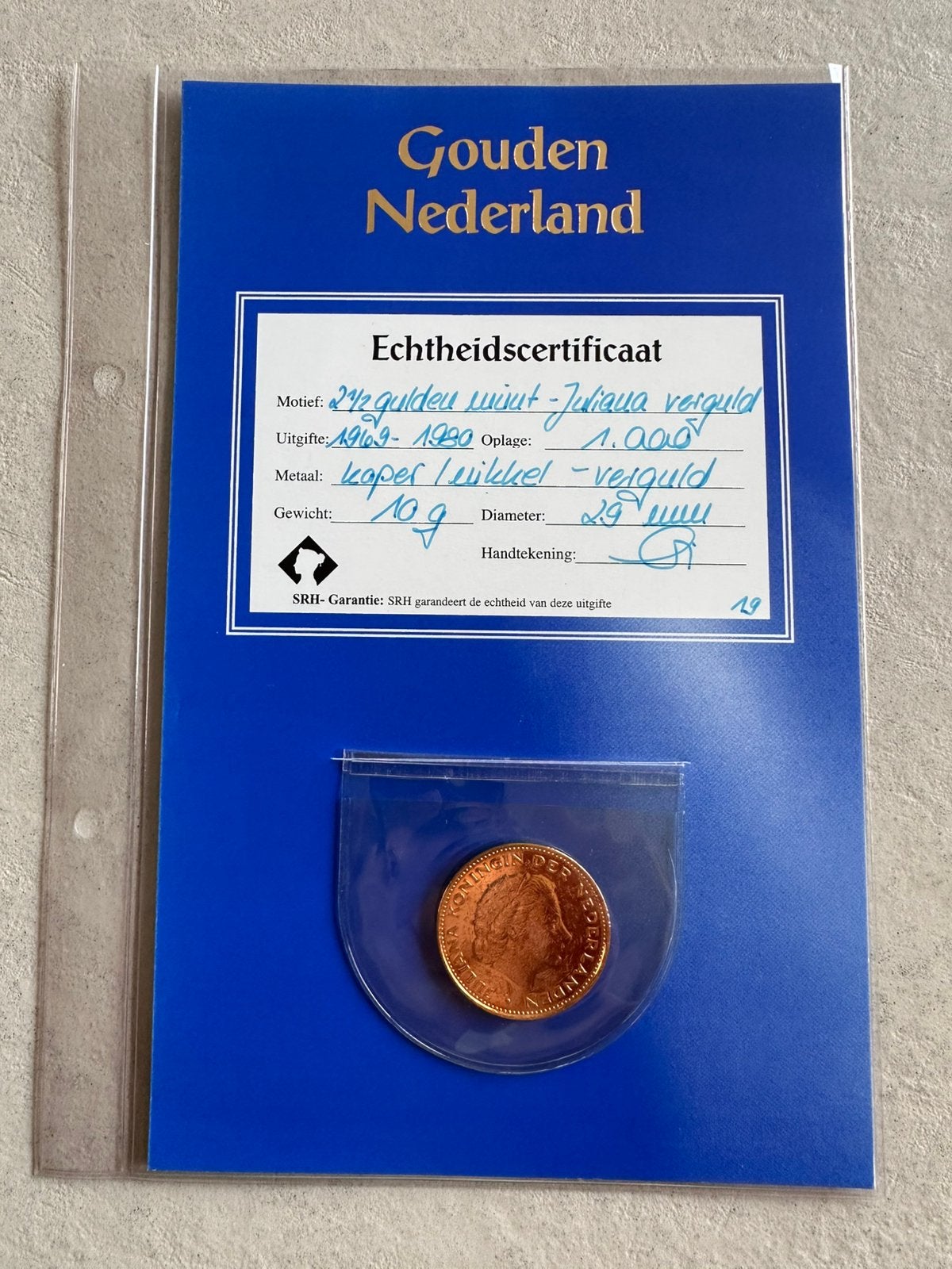 Rijksdaalder 1980 verguld, in mapje met certificaat, Postzegels en Munten, Ophalen of Verzenden, Koningin Juliana