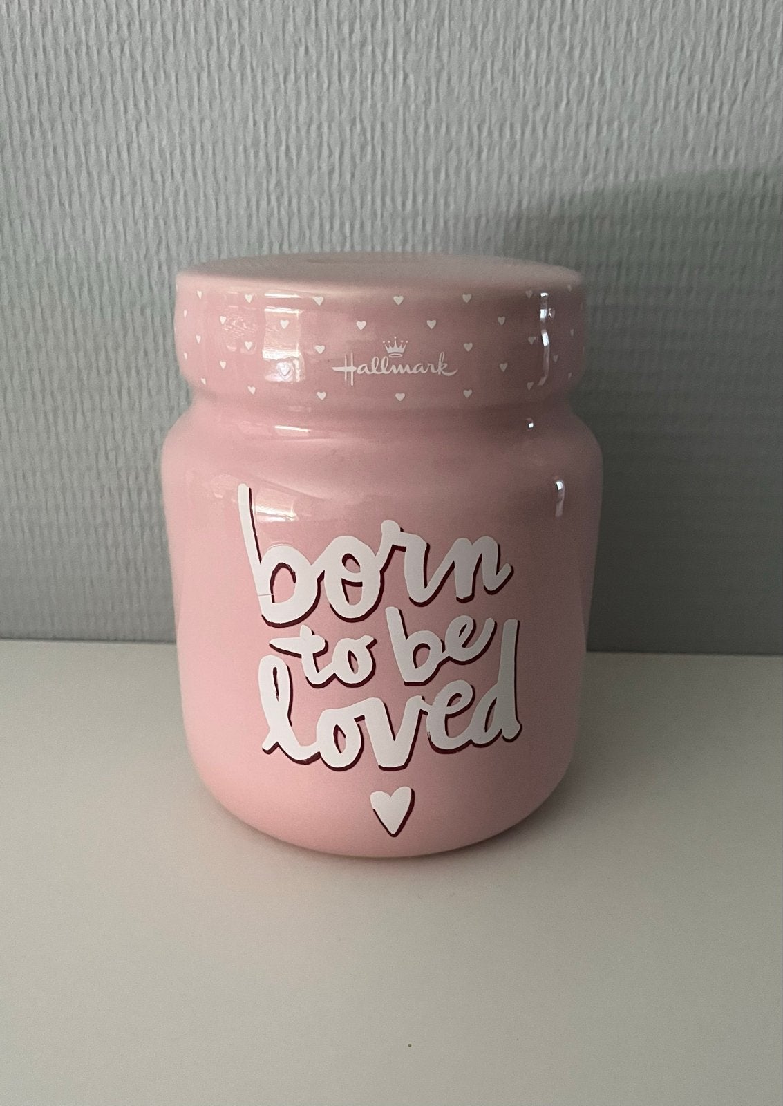 Hallmark spaarpot 'Born to be loved' roze, Ophalen of Verzenden, Zo goed als nieuw, Steen, Aardewerk of Keramiek, Overige thema's