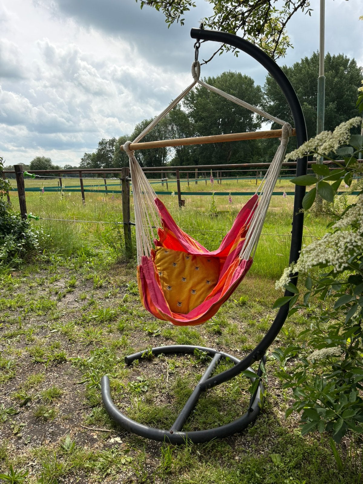 Kleurrijke hangstoel, Ophalen, Gebruikt, Met standaard