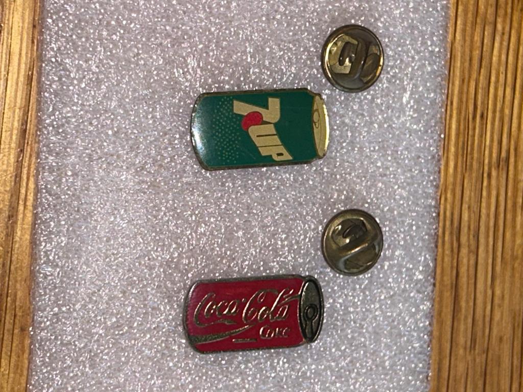 Coca cola en 7up pin, Verzamelen, Ophalen of Verzenden, Zo goed als nieuw, Merk, Speldje of Pin
