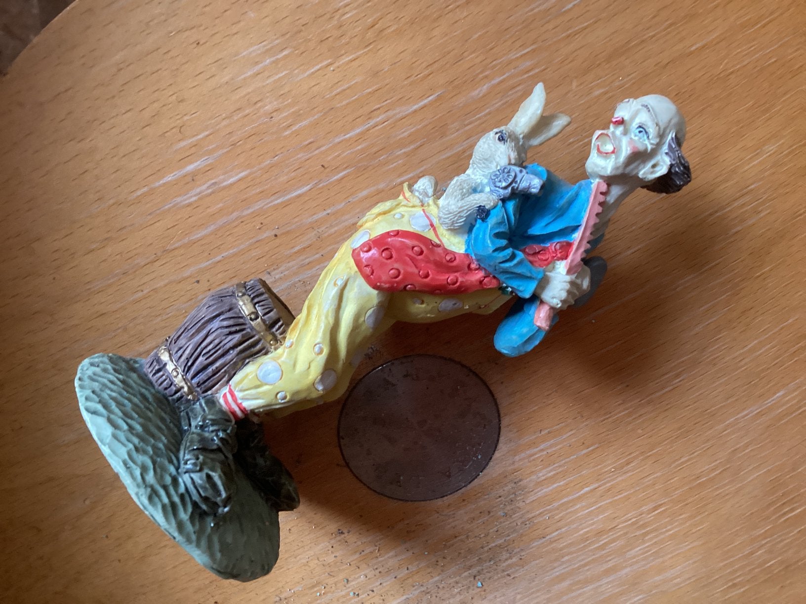Clown met fluit en konijn // hoog 13 cm, Verzamelen, Beelden en Beeldjes, Ophalen of Verzenden, Zo goed als nieuw, Dier