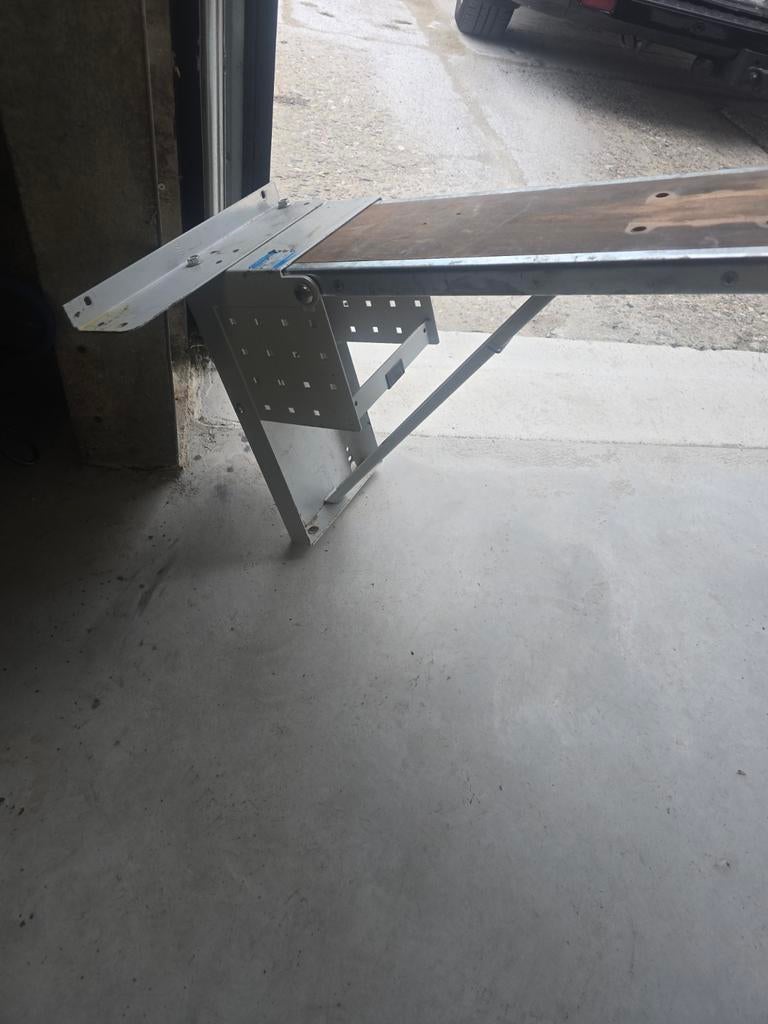 Sortimo opklapbare werktafel/bankschroef voor bedrijfswagen, Ophalen