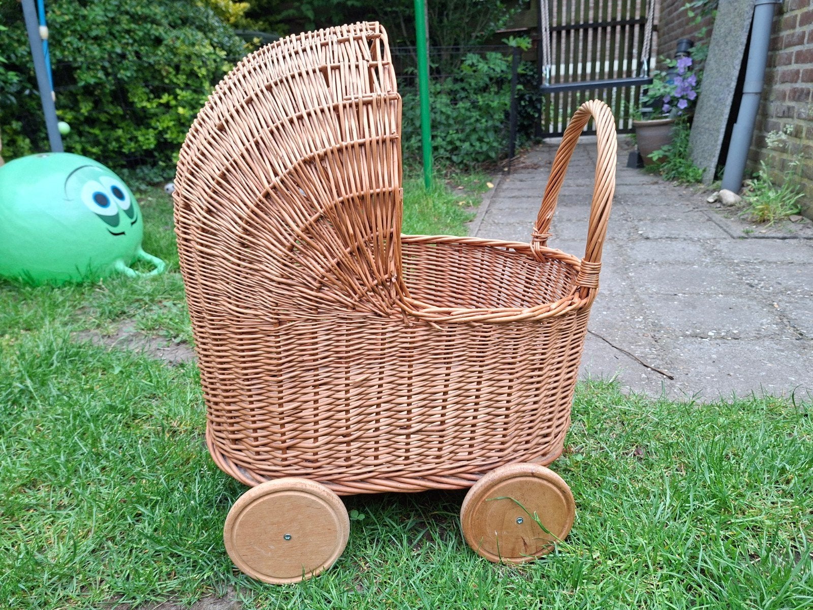 Rieten poppenwieg poppenwagen vintage - klein prijsje mag, Ophalen, Gebruikt, Babypop