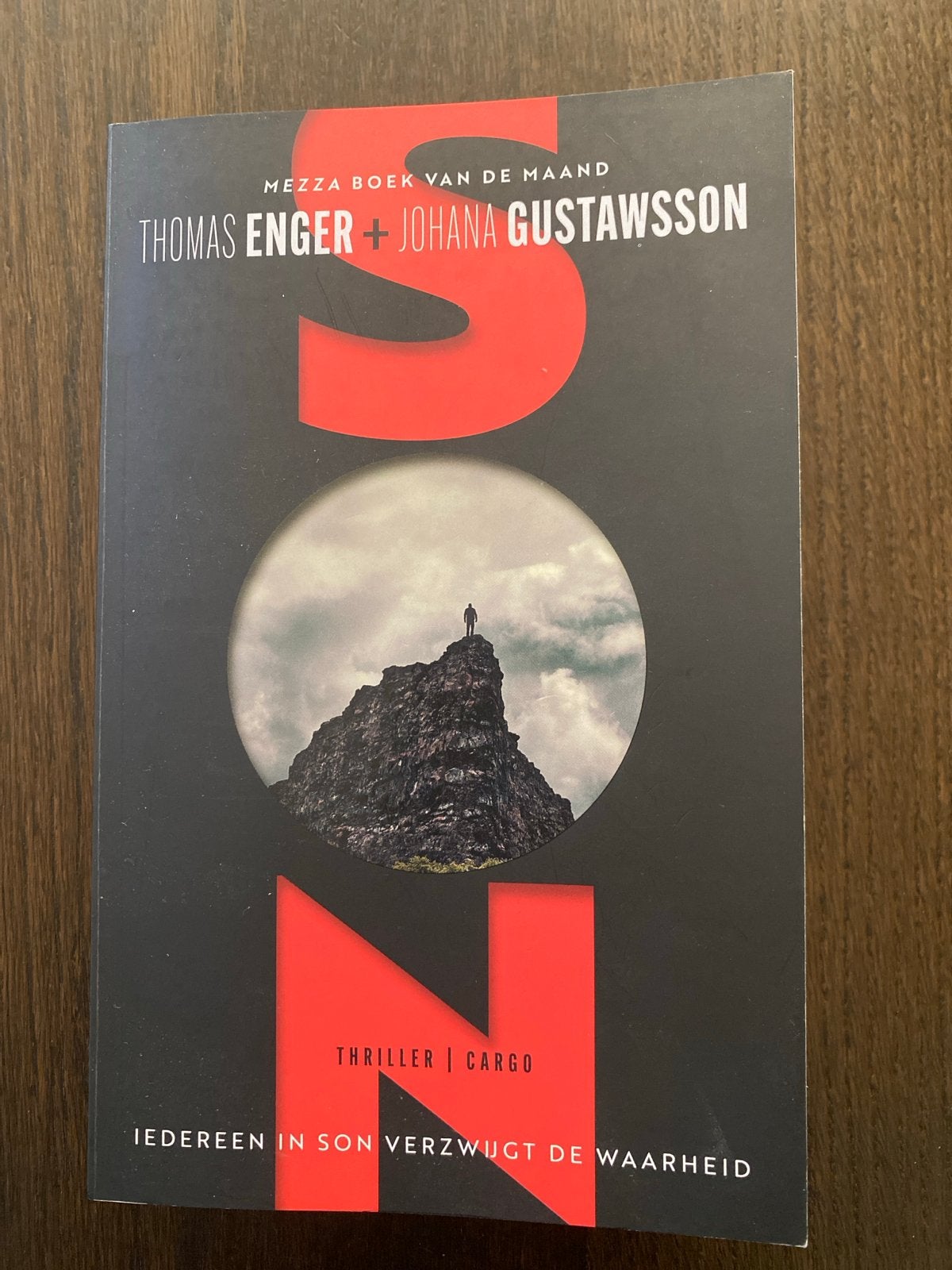 Son - Thomas Enger & Johana Gustavsson (Thriller), Ophalen of Verzenden, Zo goed als nieuw, Europa overig