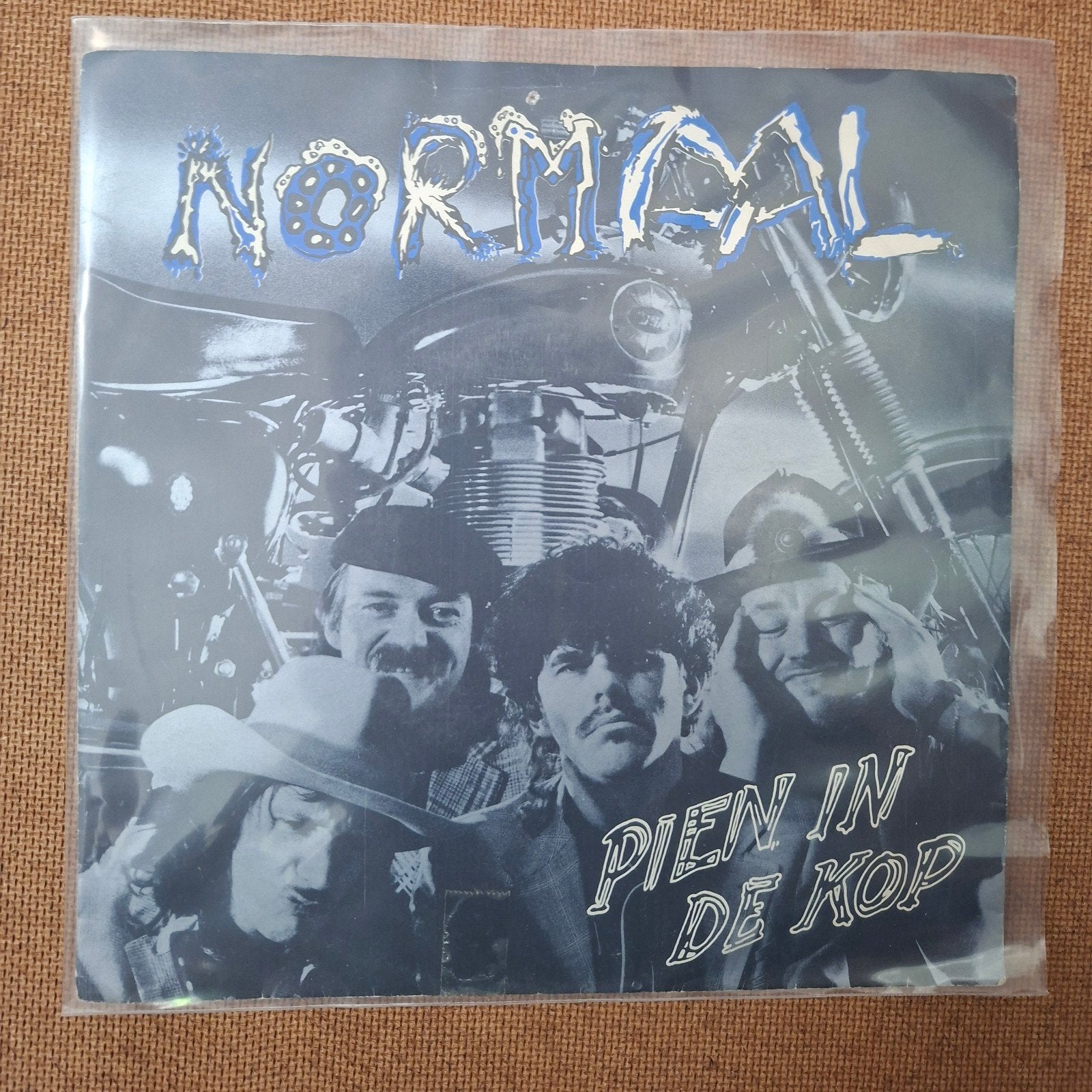 Normaal - Pien in de kop - Single is TOP, Ophalen of Verzenden, Gebruikt, 7 inch, Nederlandstalig