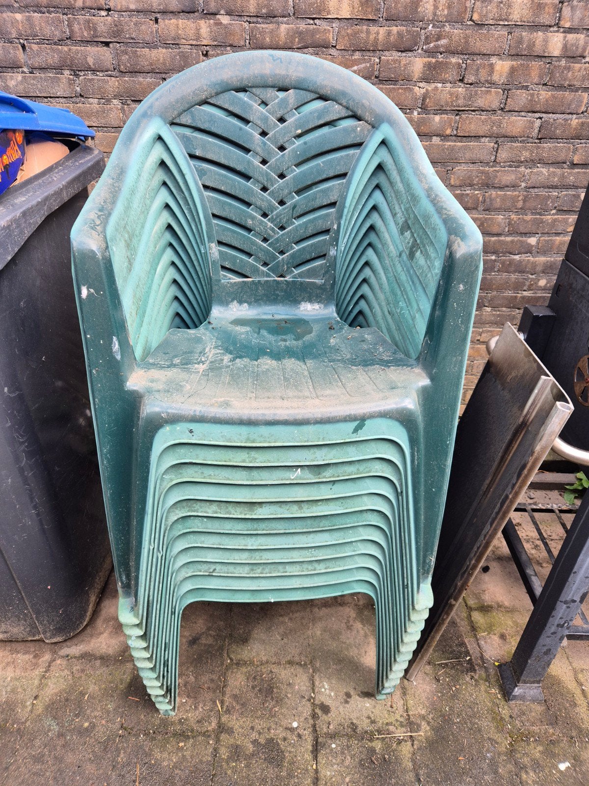 11 gebruikte tuinstoelen - gratis af te halen, Ophalen, Gebruikt, Kunststof, Stapelbaar